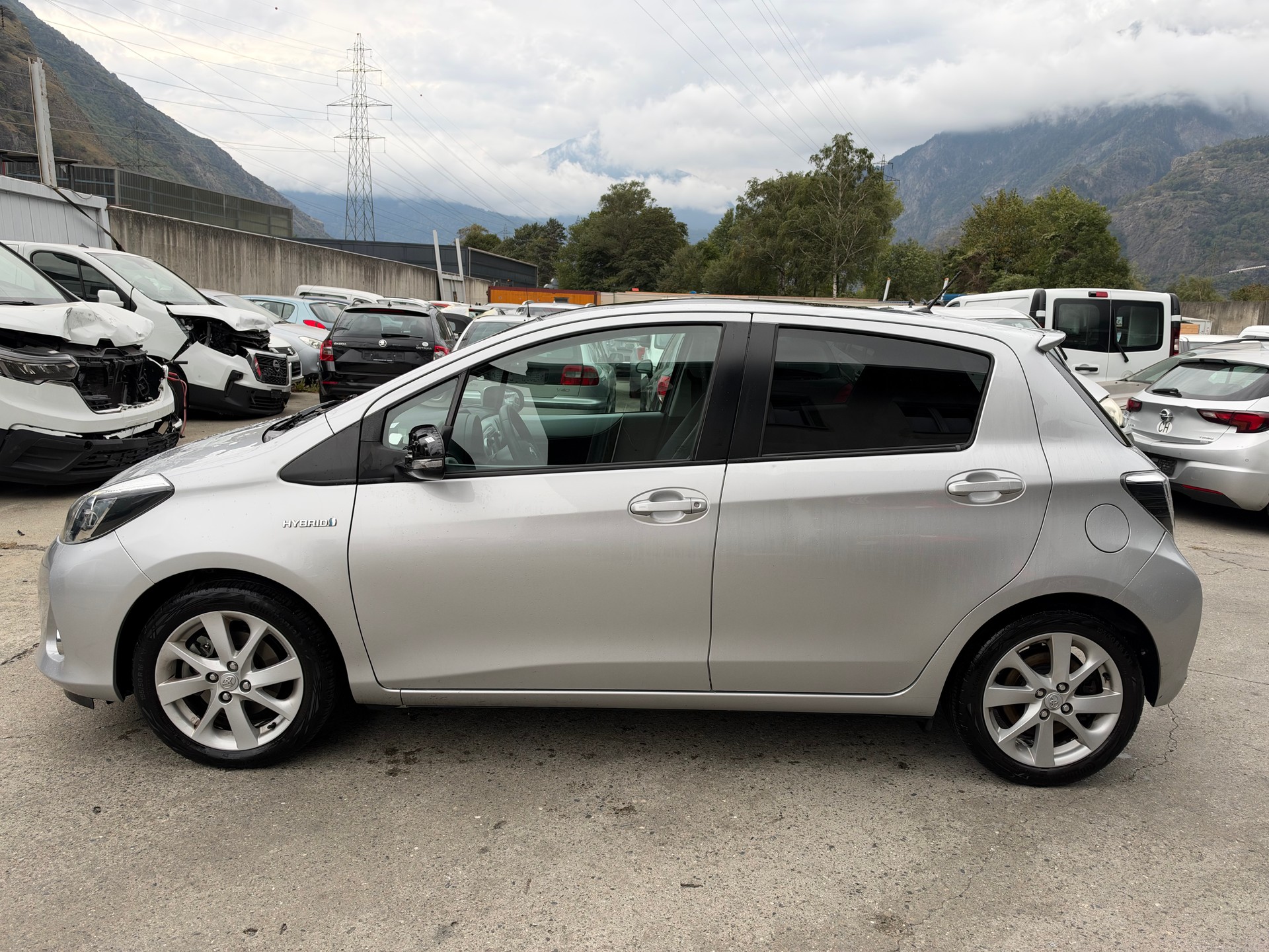 TOYOTA Yaris 1.5 VVT-i Hybrid Sol CVT