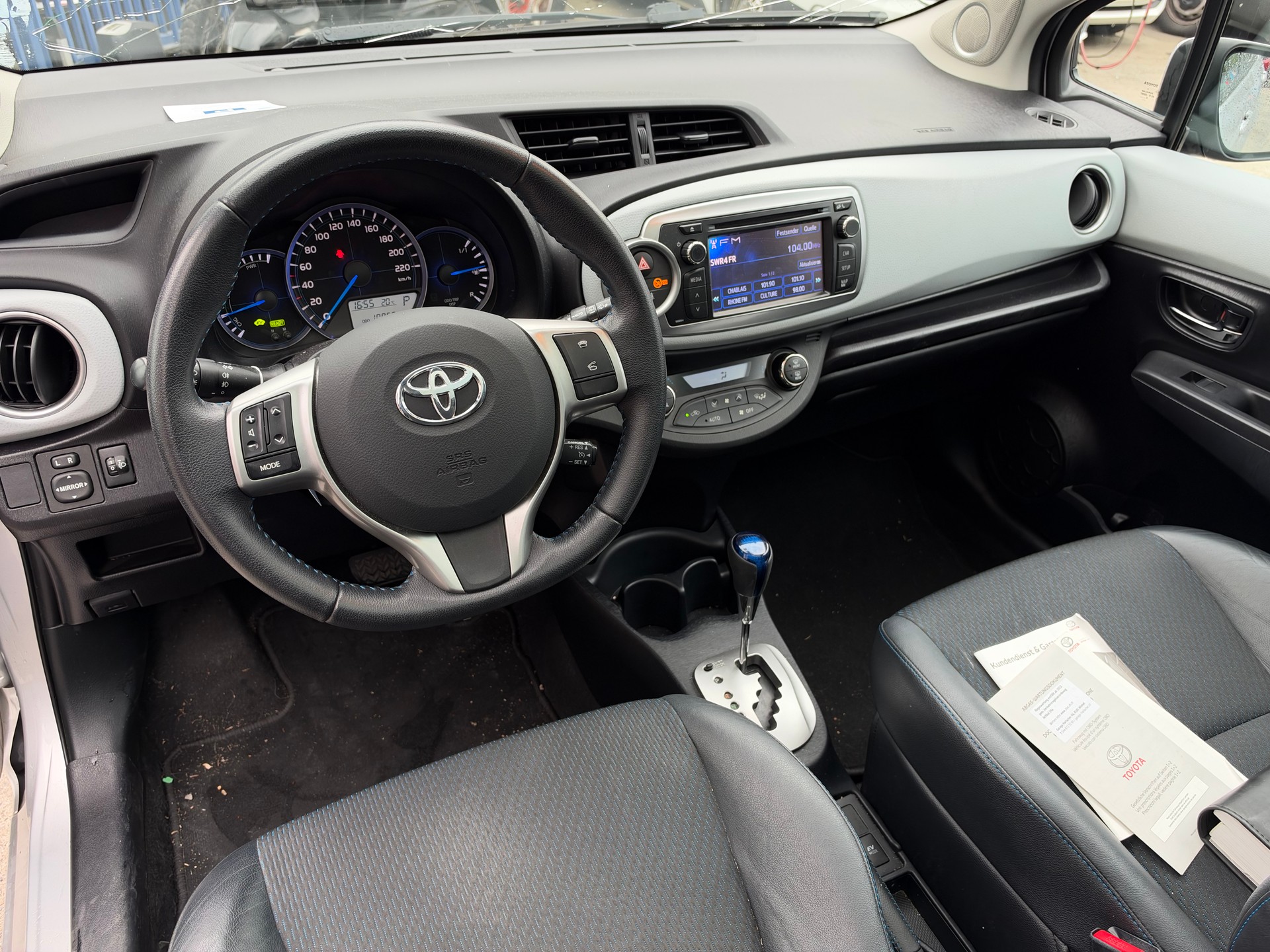 TOYOTA Yaris 1.5 VVT-i Hybrid Sol CVT-image-11