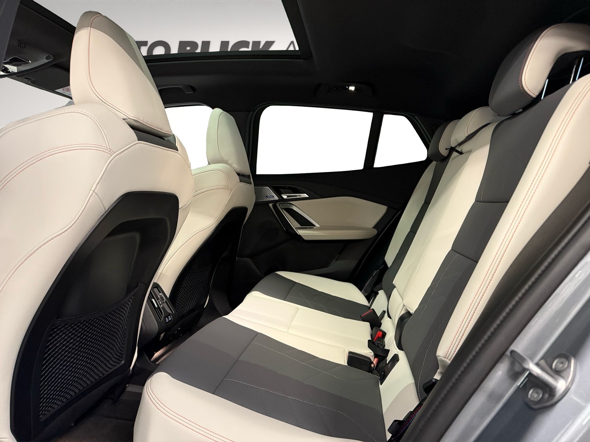 BMW iX2 xDrive 30 M Sport Pro-image-13