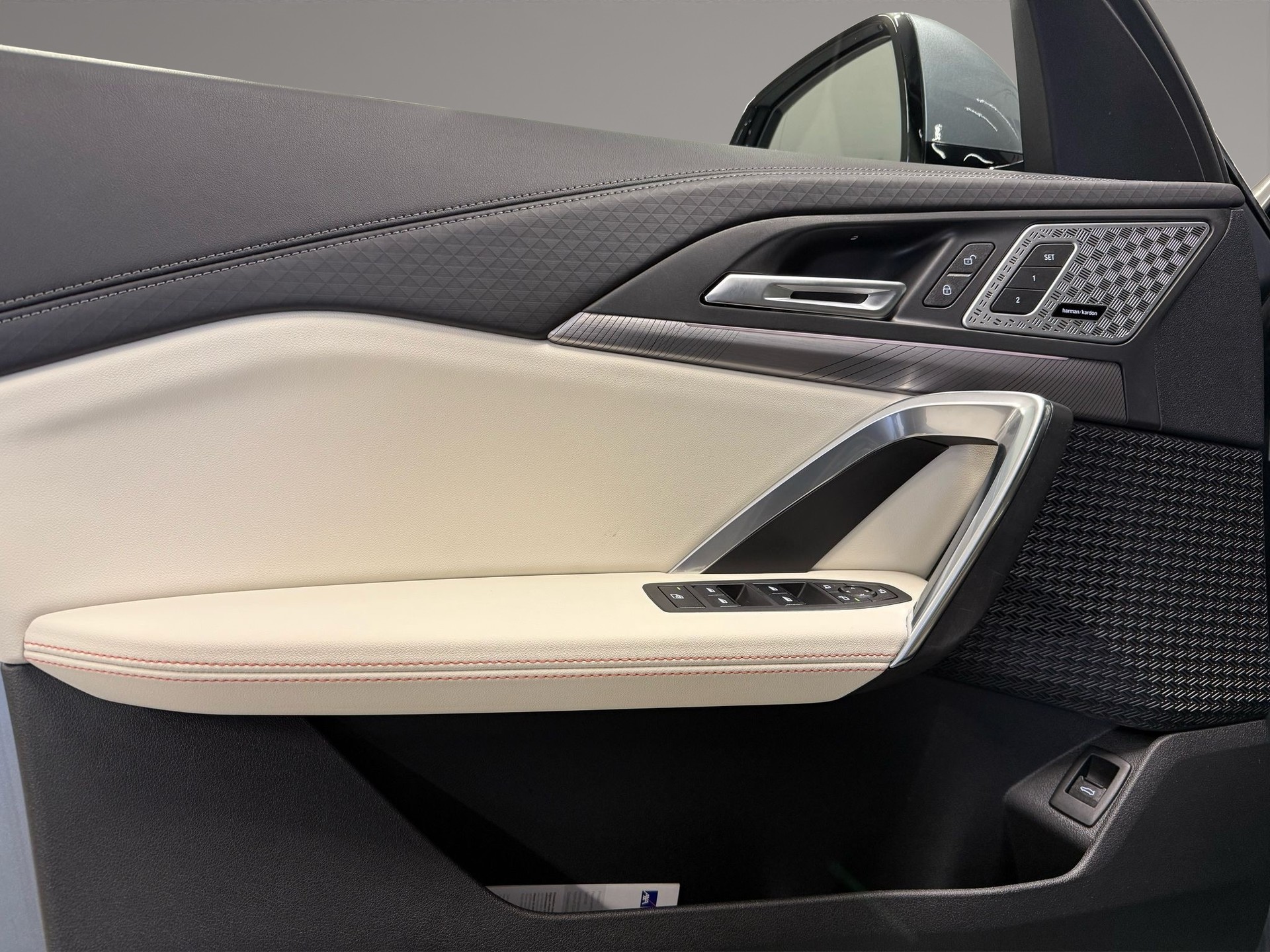 BMW iX2 xDrive 30 M Sport Pro-image-7