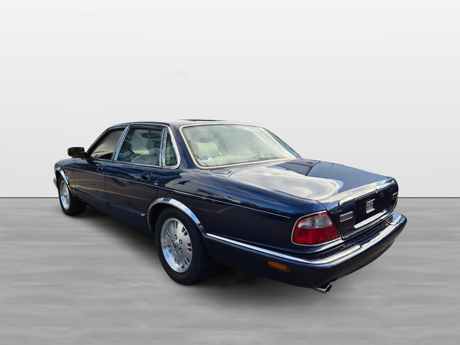 JAGUAR XJ 3.2 V8-image-4