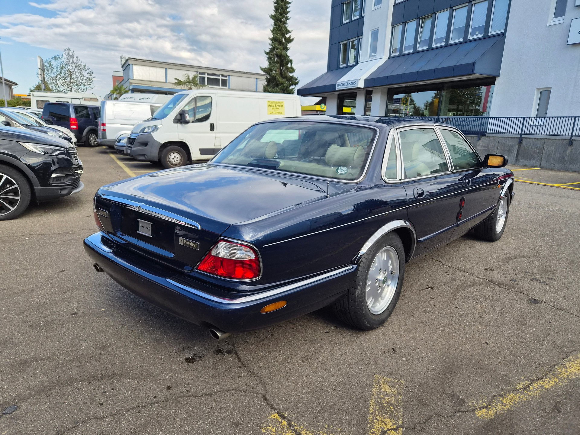 JAGUAR XJ 3.2 V8-showroom-element-2