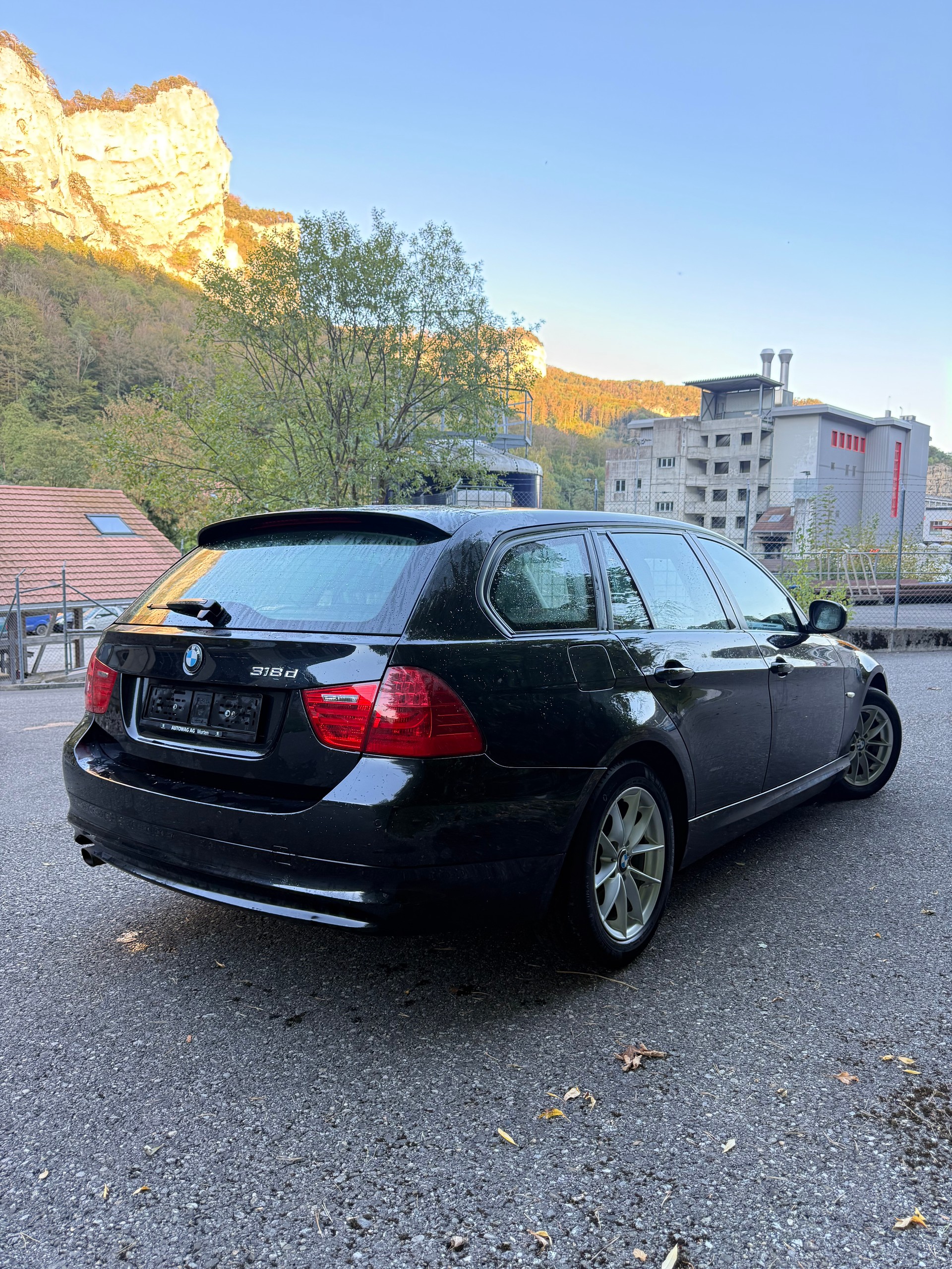 BMW 318d Touring Dynamic Edition-image-2