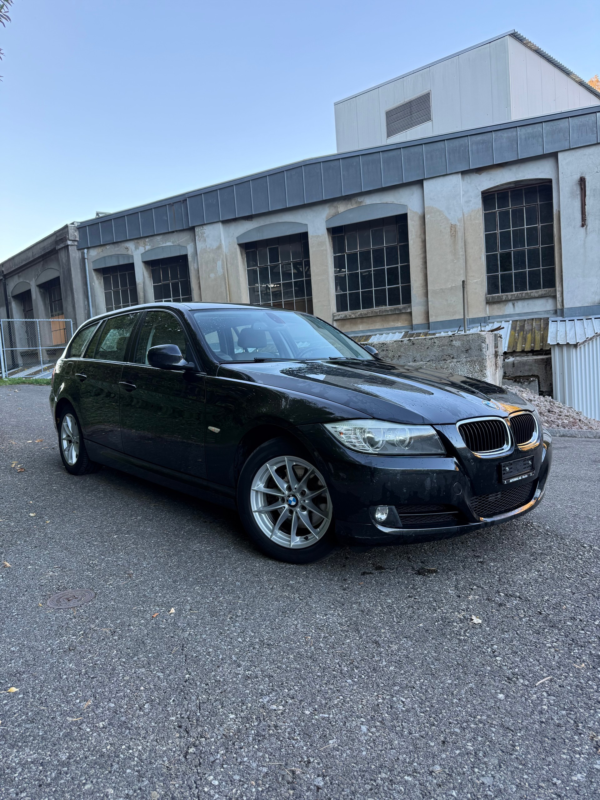 BMW 318d Touring Dynamic Edition-image-1