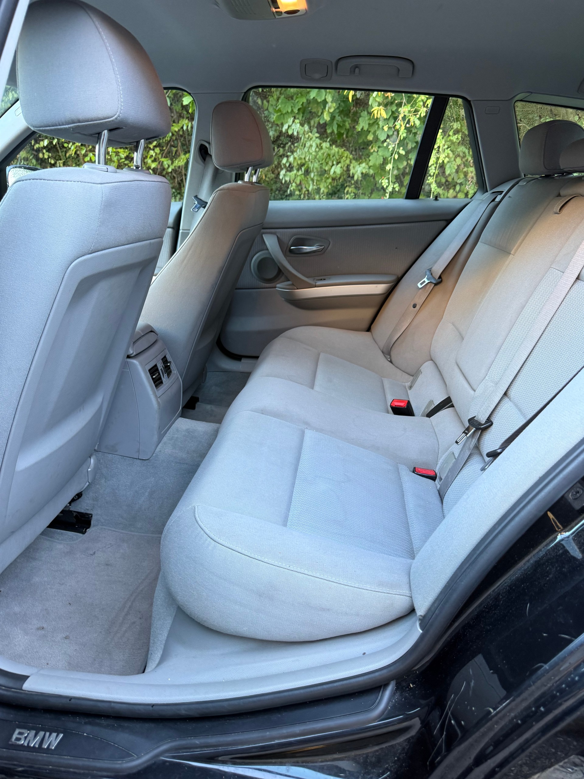 BMW 318d Touring Dynamic Edition-image-8