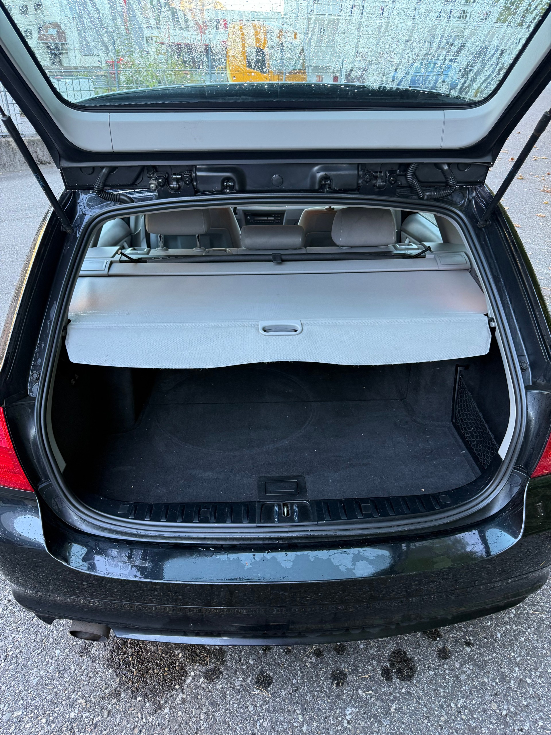 BMW 318d Touring Dynamic Edition-image-9