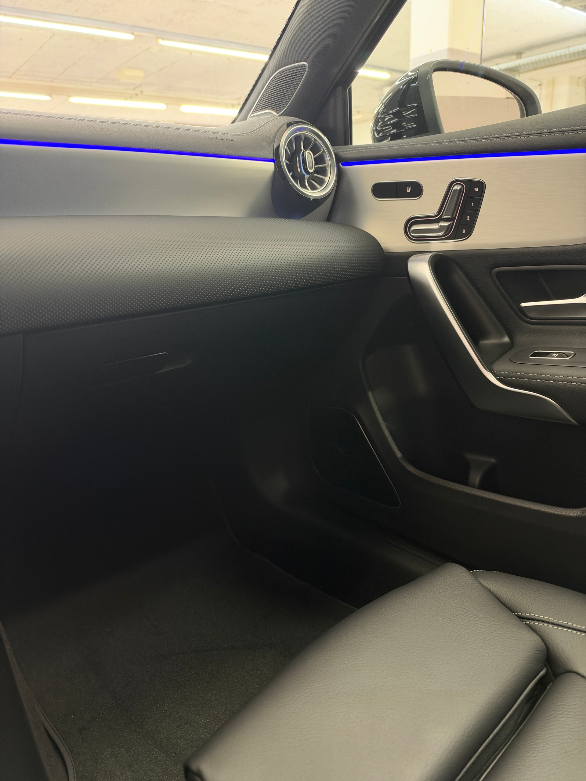 MERCEDES-BENZ A 200 Night Star-image-10