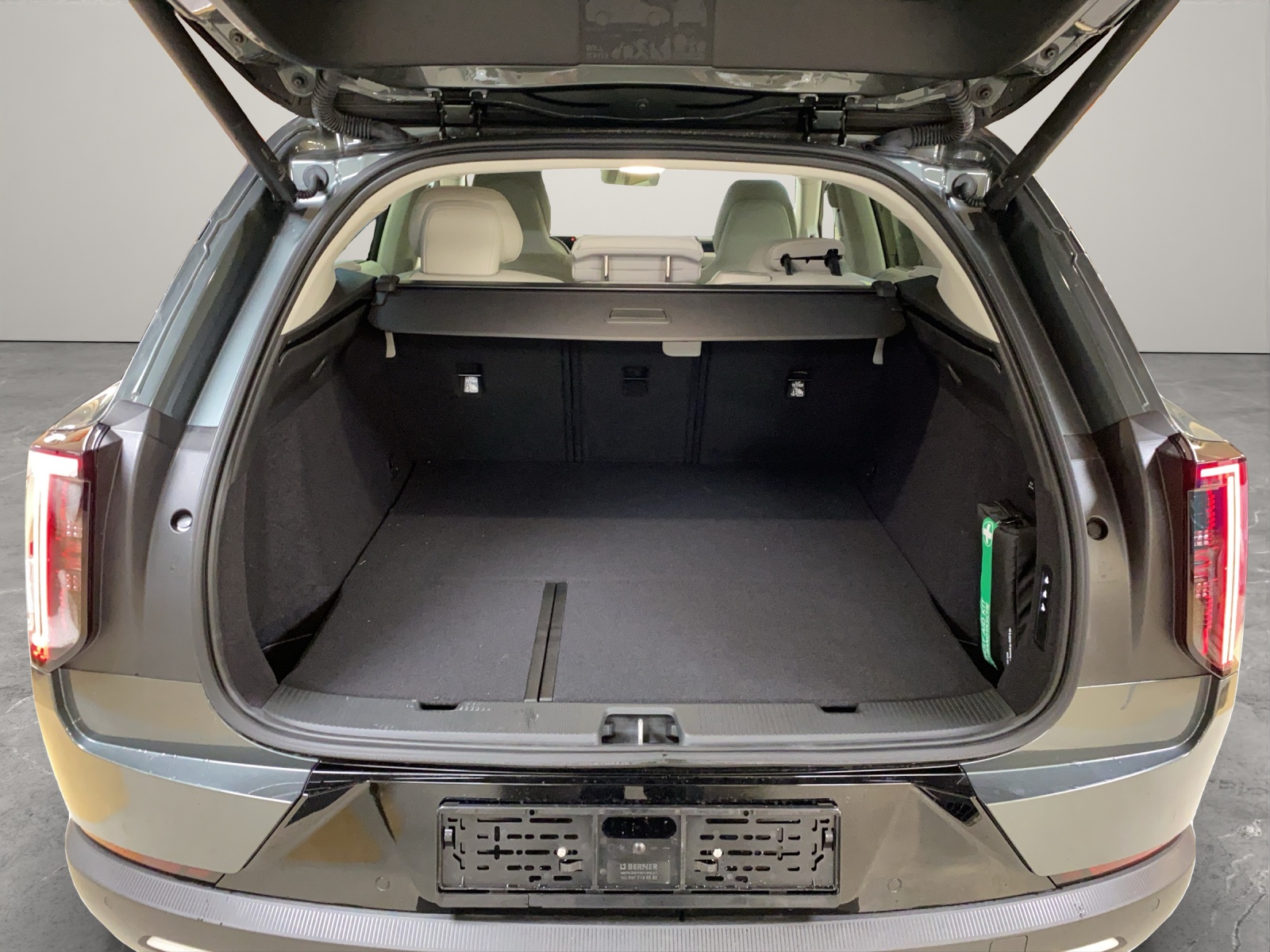 VOLVO EX60 P10 Twin AWD 95 kWh Ultra-image-13