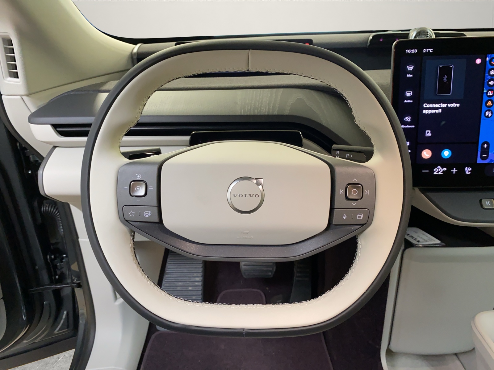 VOLVO EX60 P10 Twin AWD 95 kWh Ultra-image-9