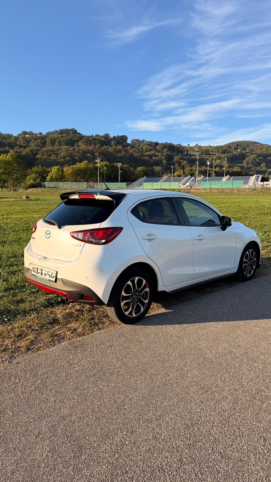 MAZDA 1.5 90 Swiss Edition-image-3