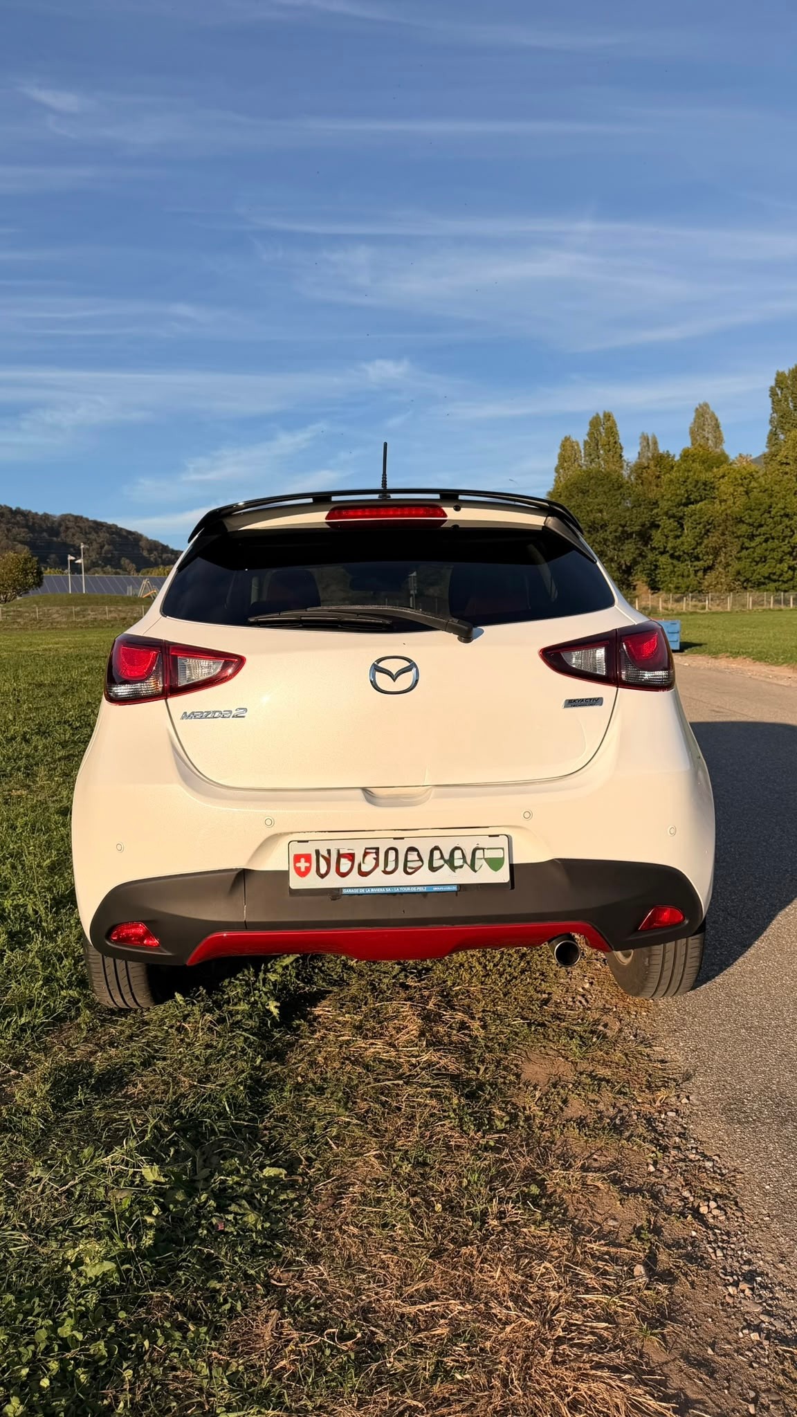 MAZDA 1.5 90 Swiss Edition-image-2