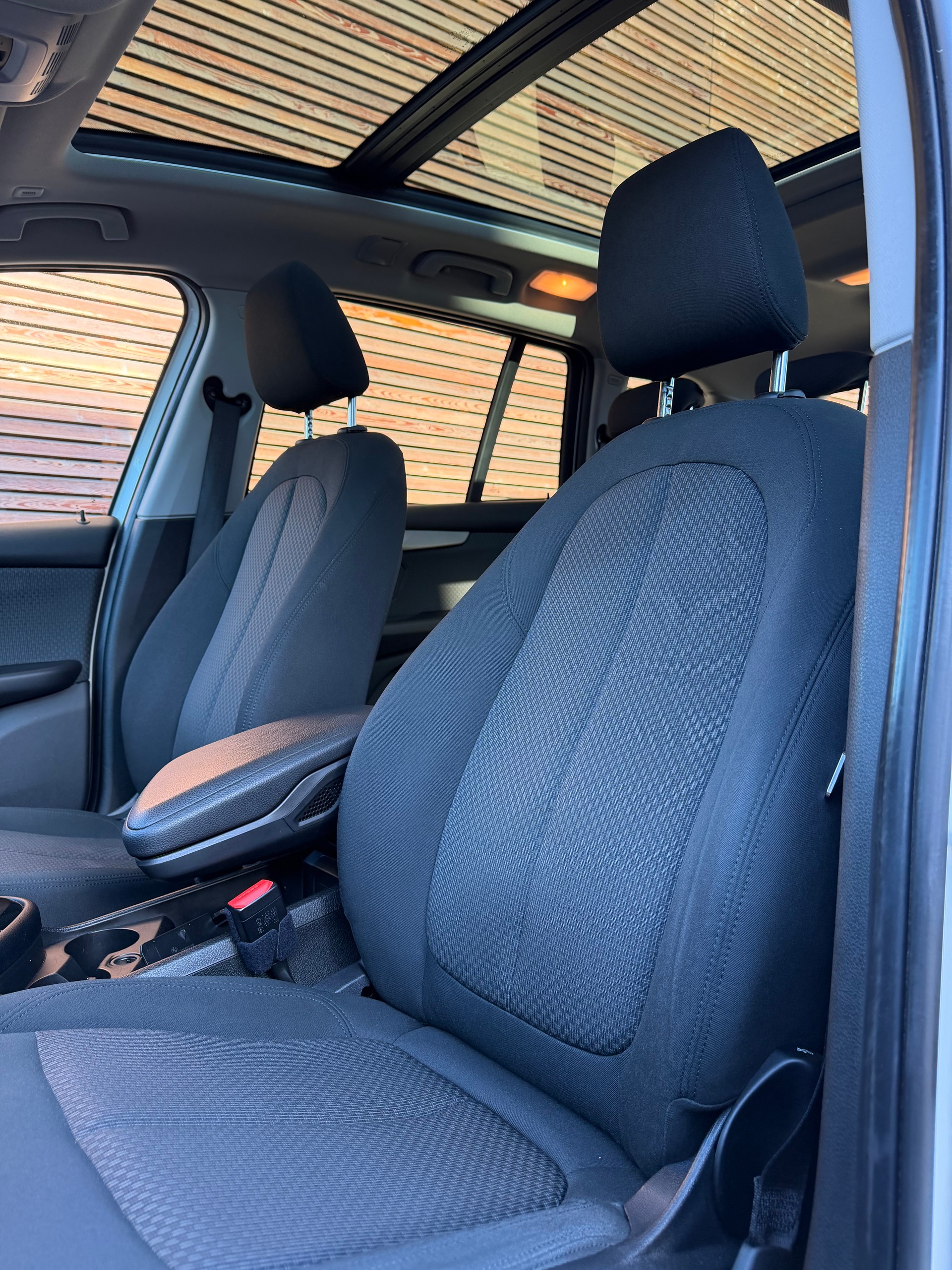 BMW 220d Gran Tourer-image-10