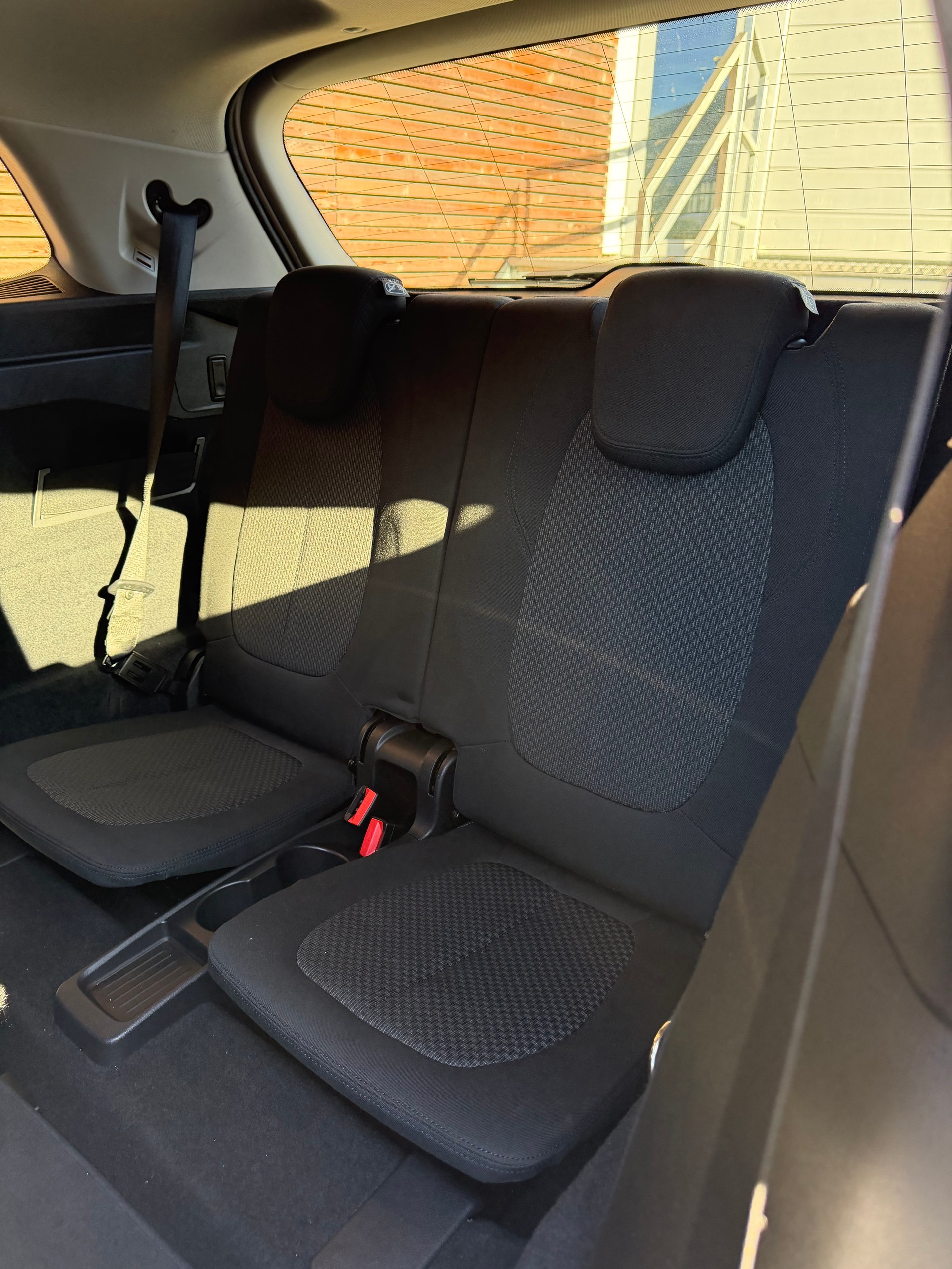 BMW 220d Gran Tourer-image-12
