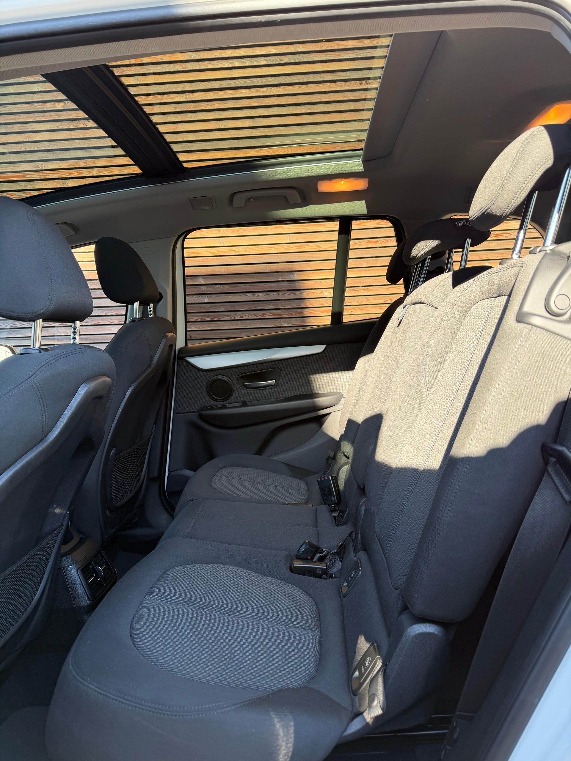 BMW 220d Gran Tourer-image-11