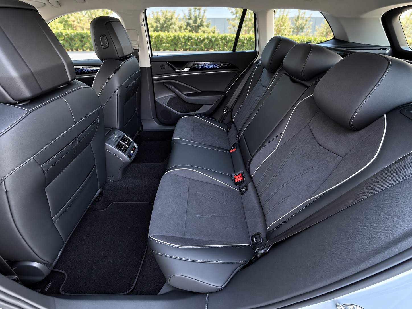 VW Passat Variant 2.0 TDI evo Elegance DSG-image-9