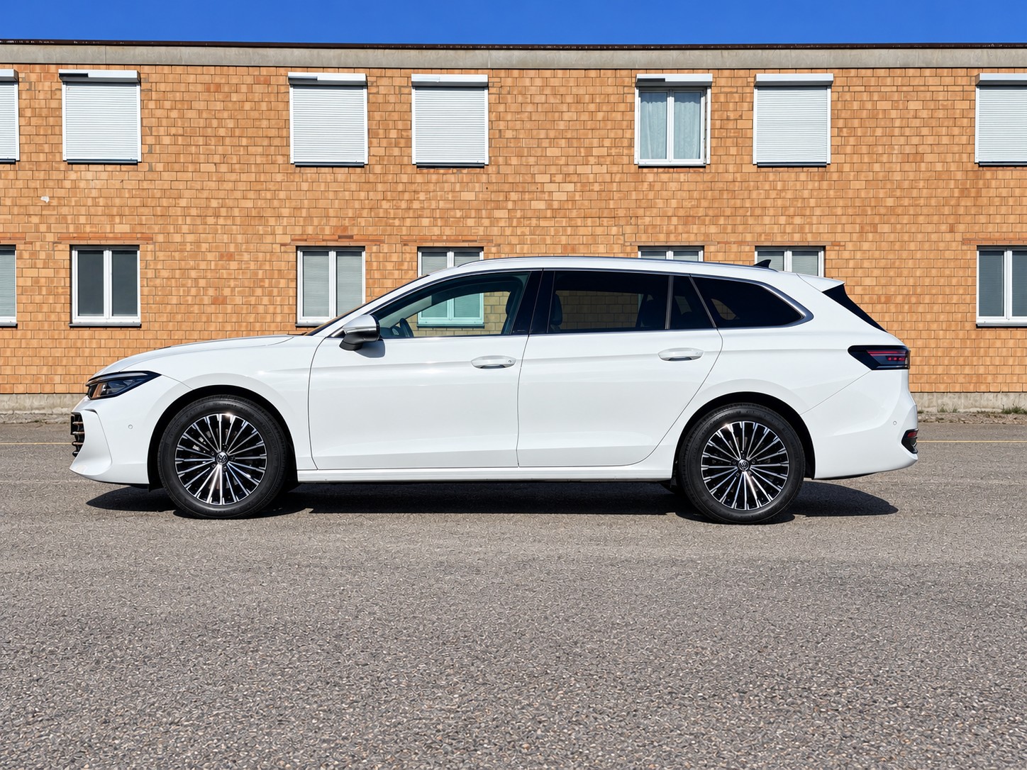 VW Passat Variant 2.0 TDI evo Elegance DSG-image-2