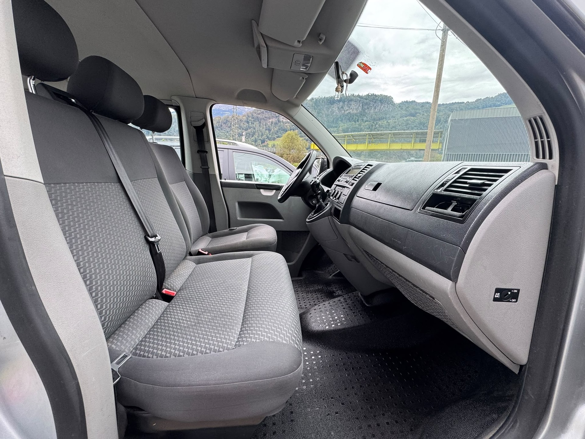 VW T5 Caravelle Trendline 2.0 TDI CR 4Motion-image-12