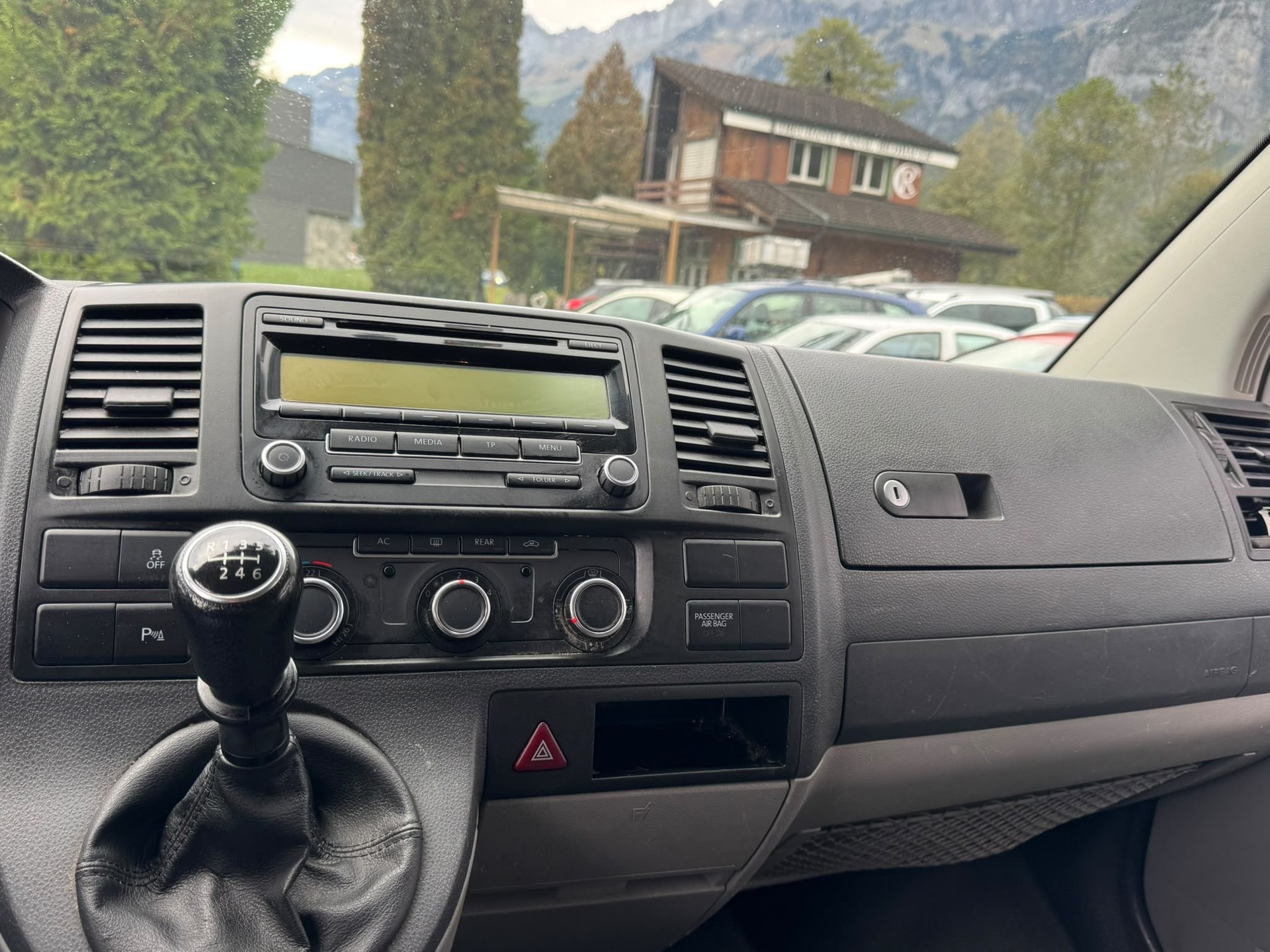 VW T5 Caravelle Trendline 2.0 TDI CR 4Motion-image-7