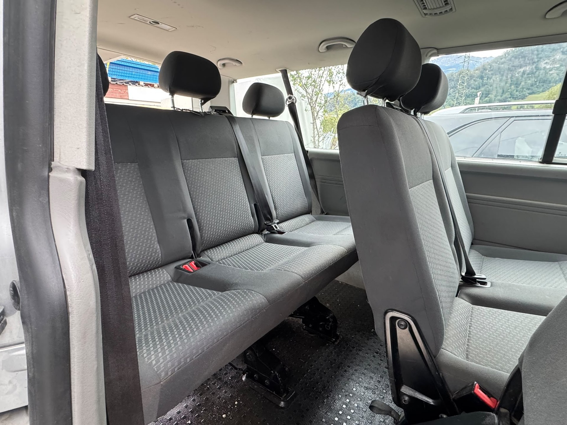 VW T5 Caravelle Trendline 2.0 TDI CR 4Motion-image-6