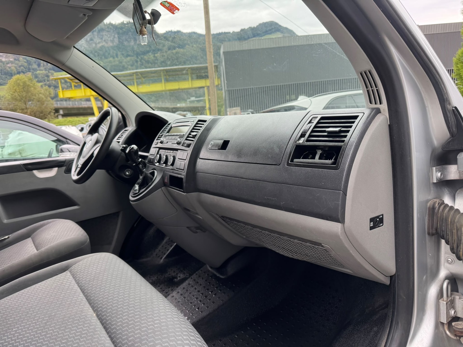 VW T5 Caravelle Trendline 2.0 TDI CR 4Motion-image-8