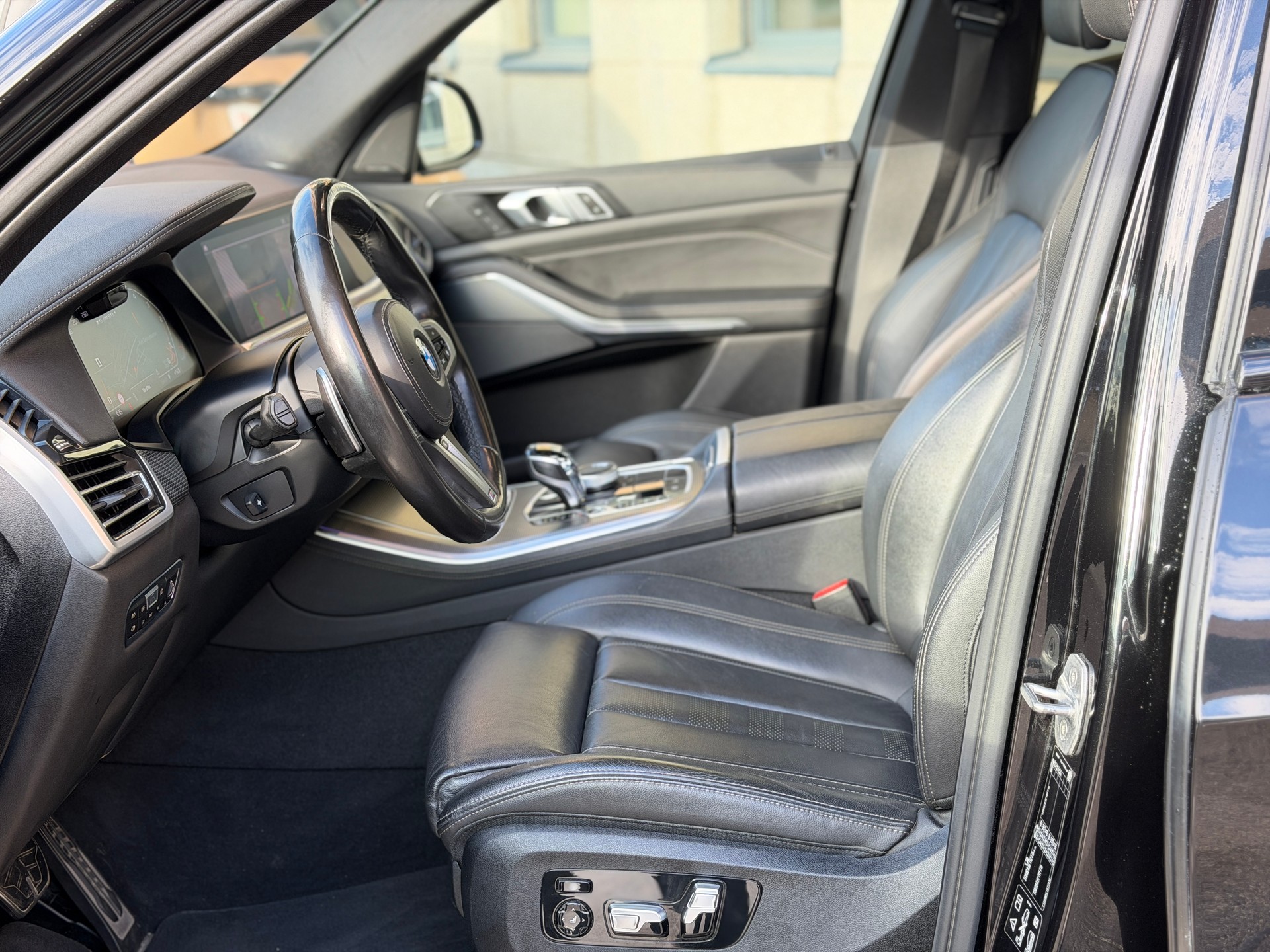 BMW X5 xDrive M50d Steptronic-image-13