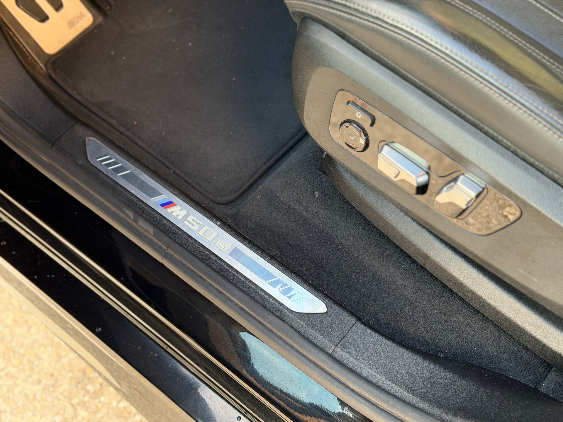 BMW X5 xDrive M50d Steptronic-image-16