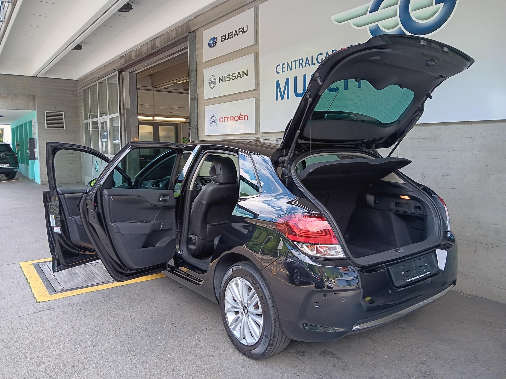 CITROEN C4 1.2 Pure Tech Shine Automatic-image-4