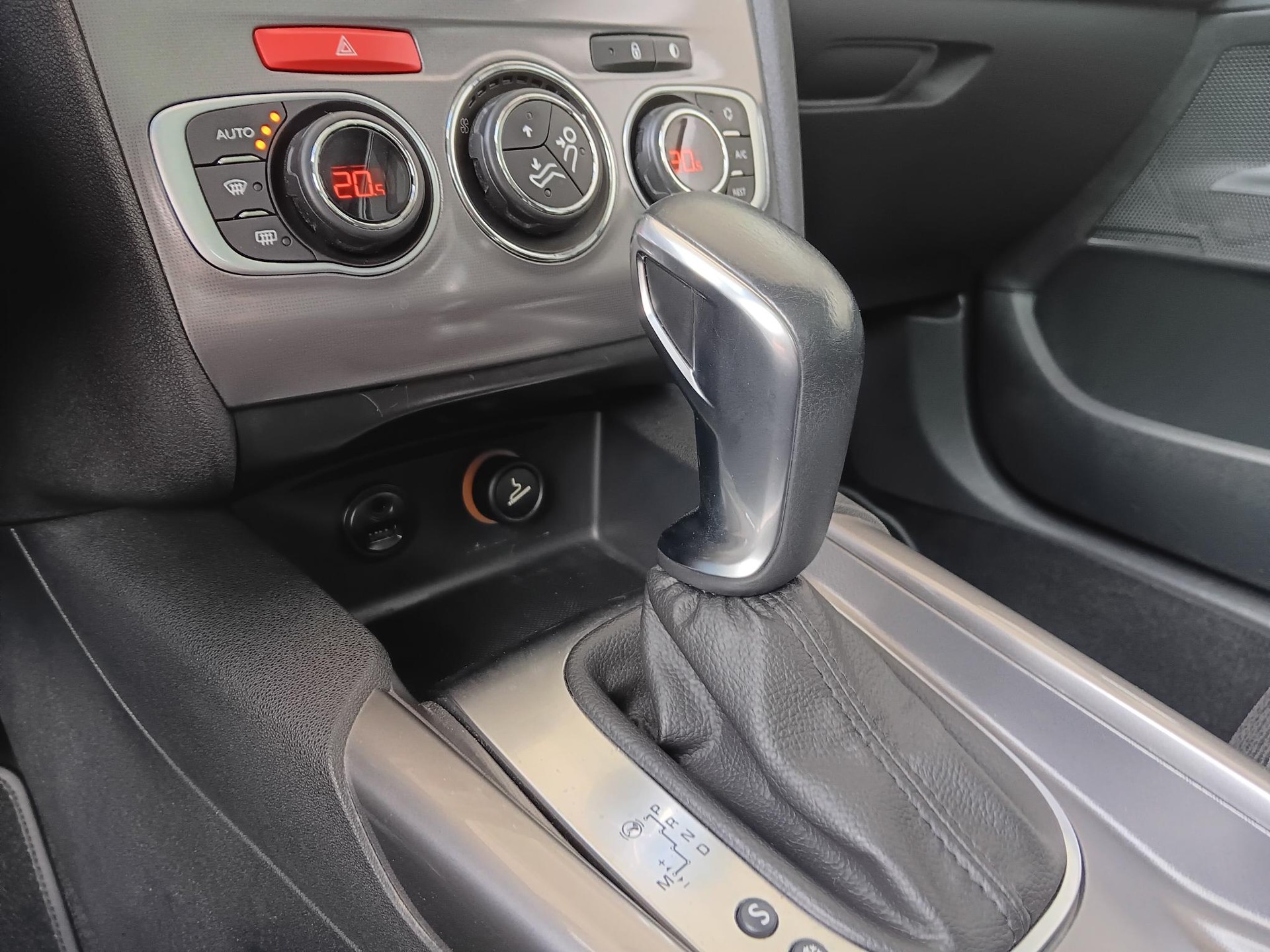CITROEN C4 1.2 Pure Tech Shine Automatic-image-8