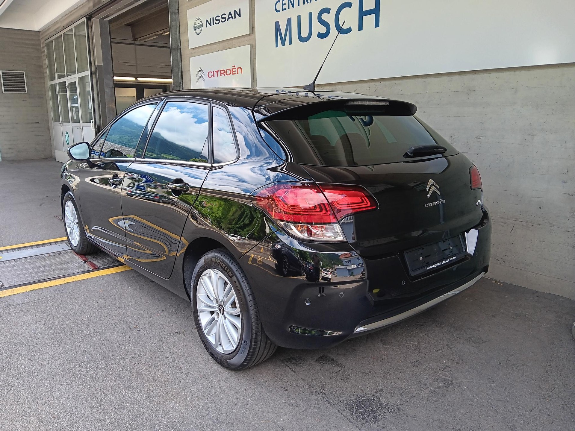CITROEN C4 1.2 Pure Tech Shine Automatic-image-3