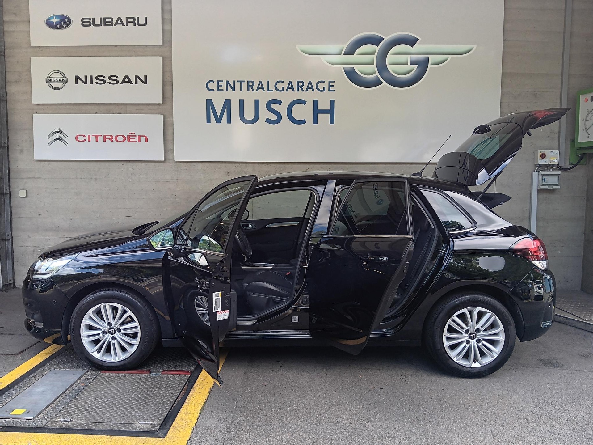 CITROEN C4 1.2 Pure Tech Shine Automatic-image-6