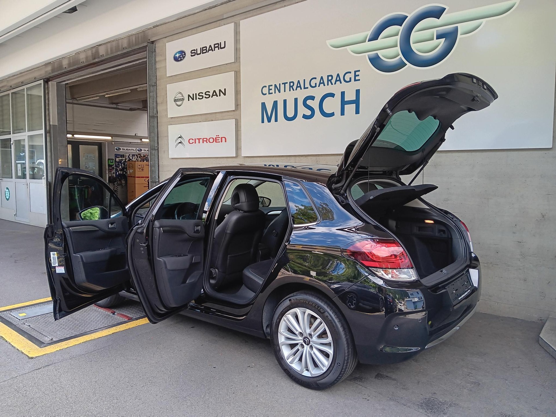 CITROEN C4 1.2 Pure Tech Shine Automatic-image-5