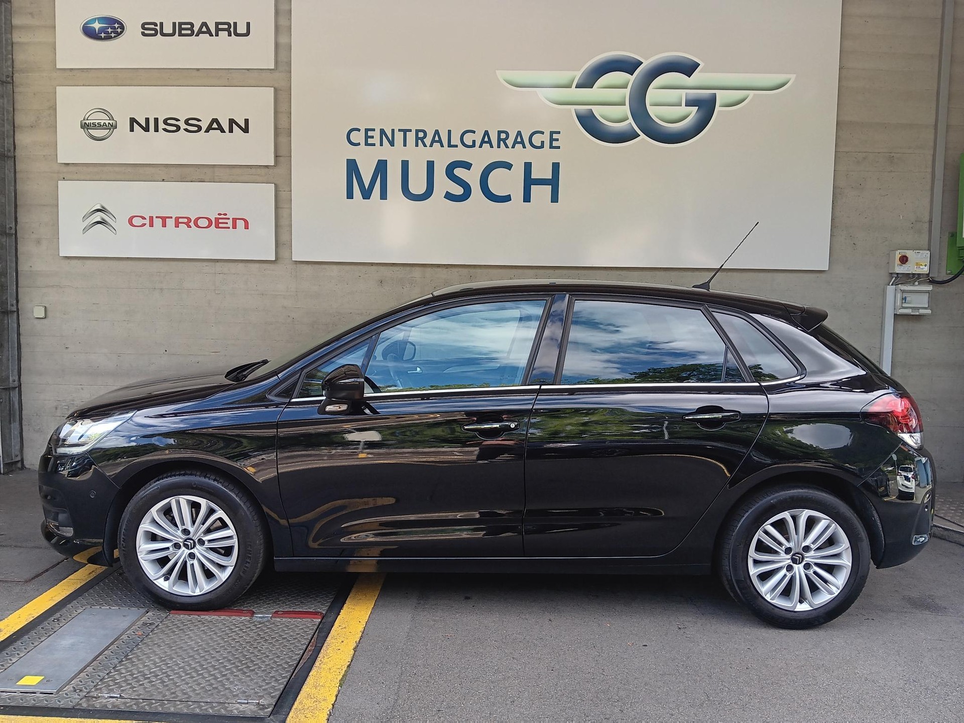 CITROEN C4 1.2 Pure Tech Shine Automatic-image-2