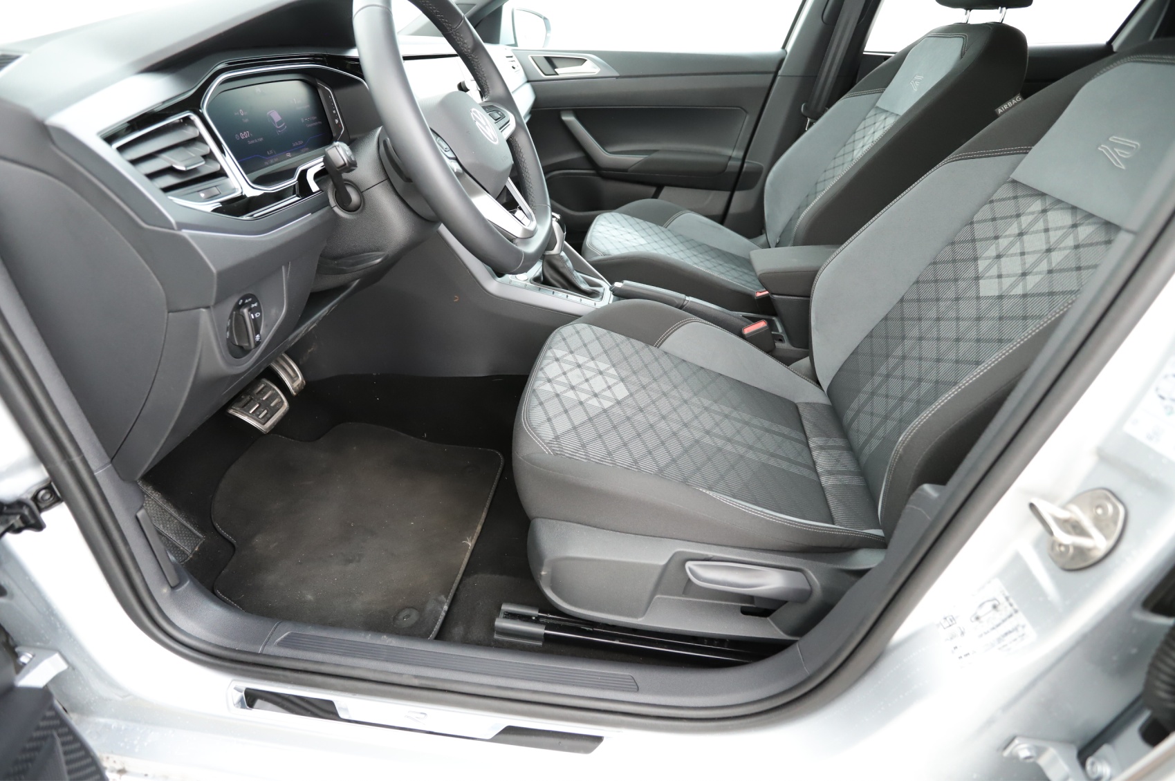 VW Polo 1.0 TSI R-Line DSG-image-8