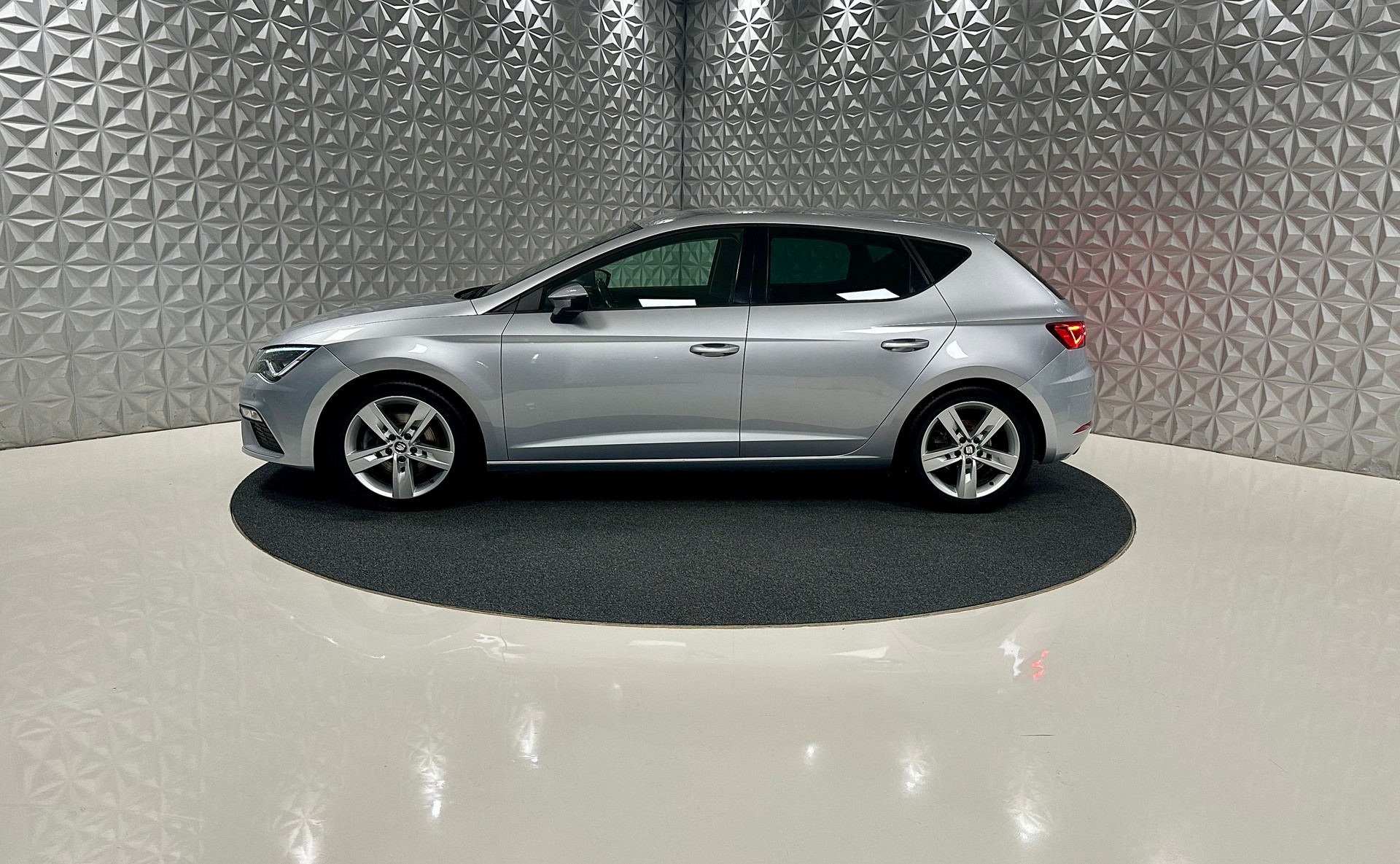 SEAT Leon 2.0 TSI FR DSG-image-6