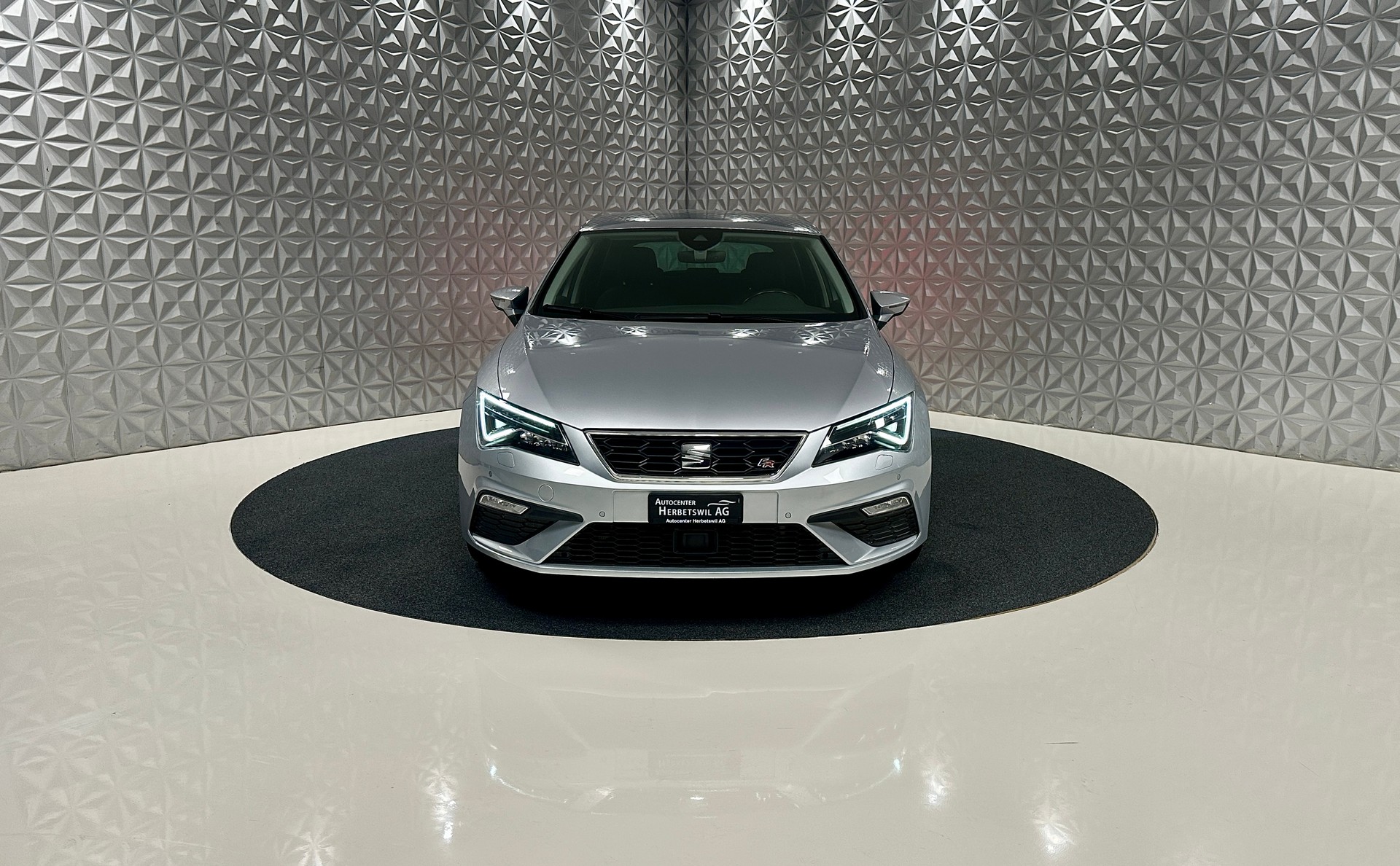 SEAT Leon 2.0 TSI FR DSG-image-1