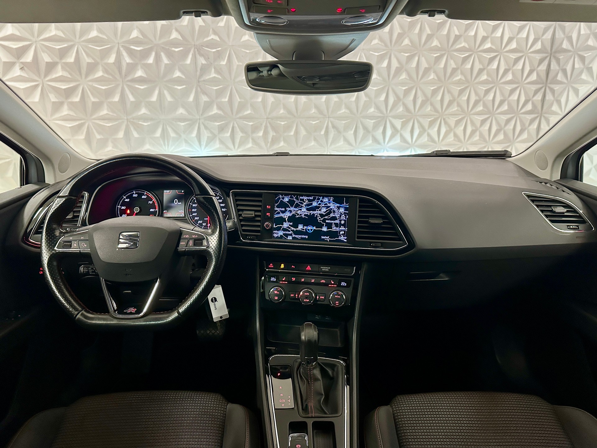 SEAT Leon 2.0 TSI FR DSG-image-11