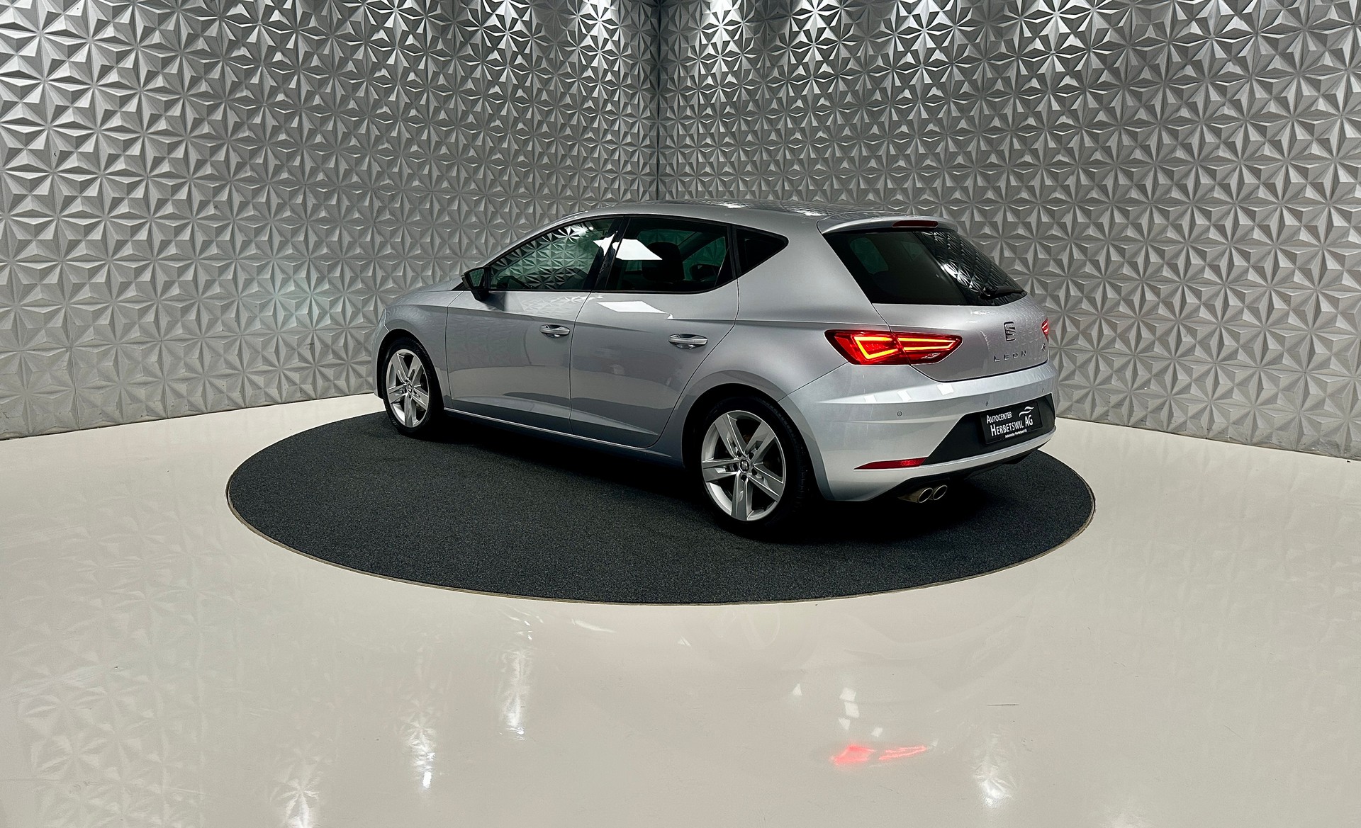 SEAT Leon 2.0 TSI FR DSG-image-5