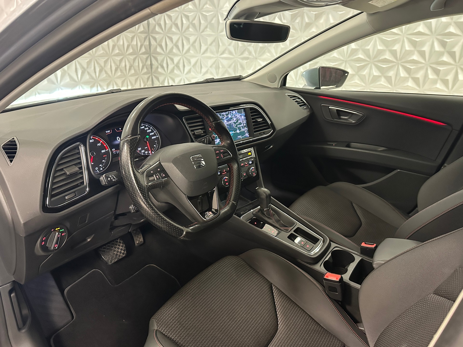 SEAT Leon 2.0 TSI FR DSG-image-8