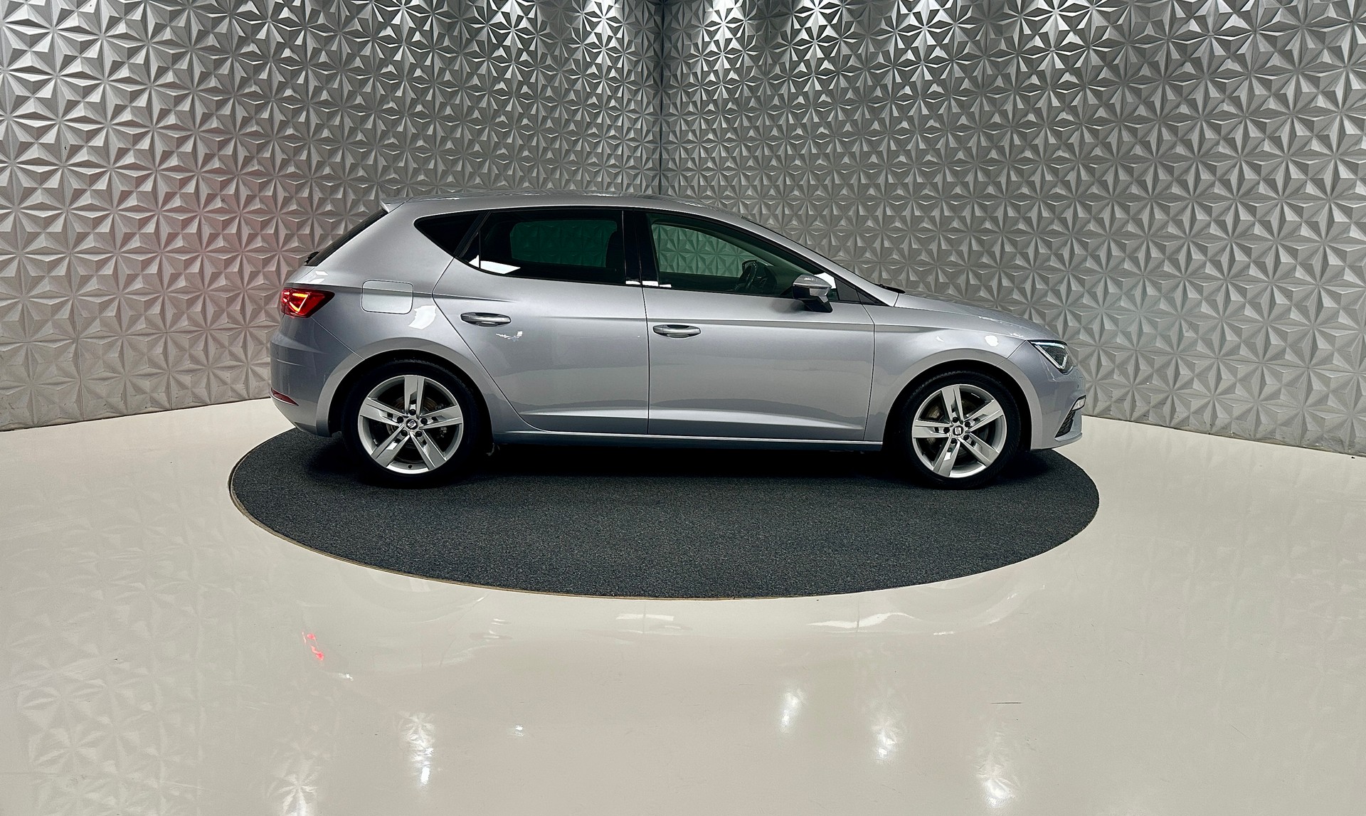 SEAT Leon 2.0 TSI FR DSG-image-3