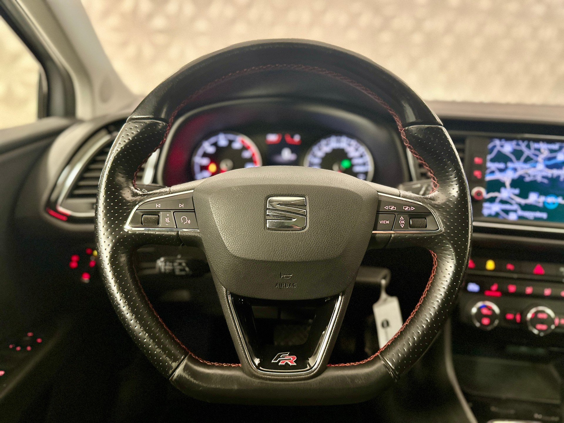 SEAT Leon 2.0 TSI FR DSG-image-19