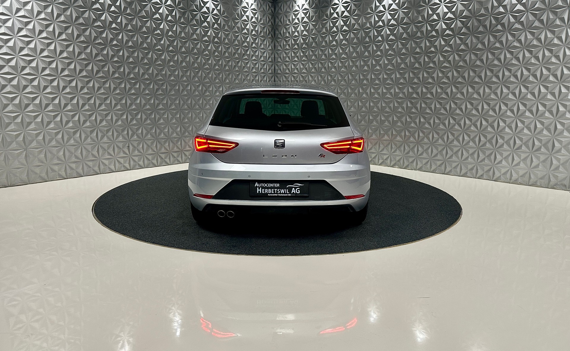 SEAT Leon 2.0 TSI FR DSG-image-4