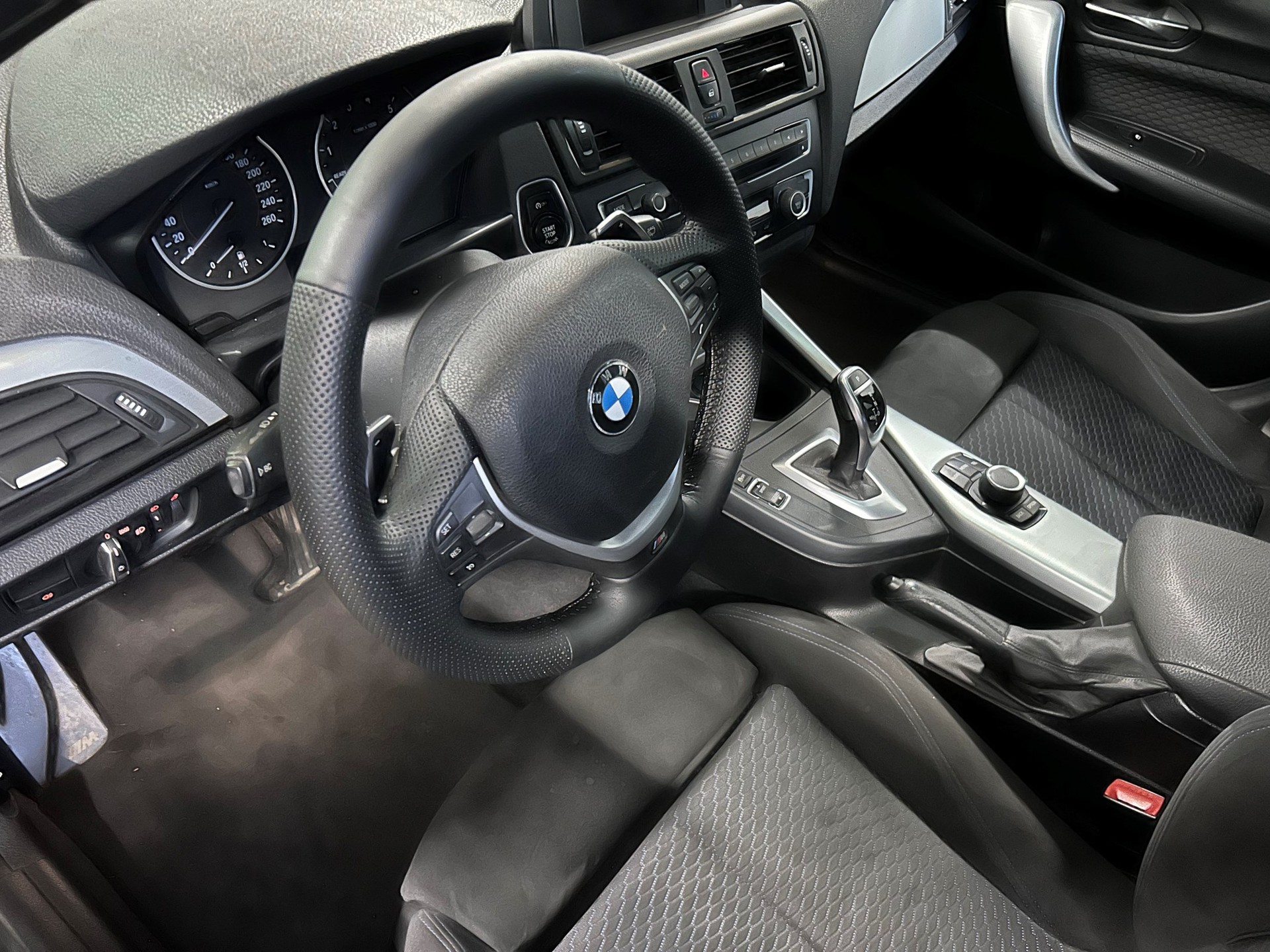 BMW M135i xDrive Steptronic-image-10