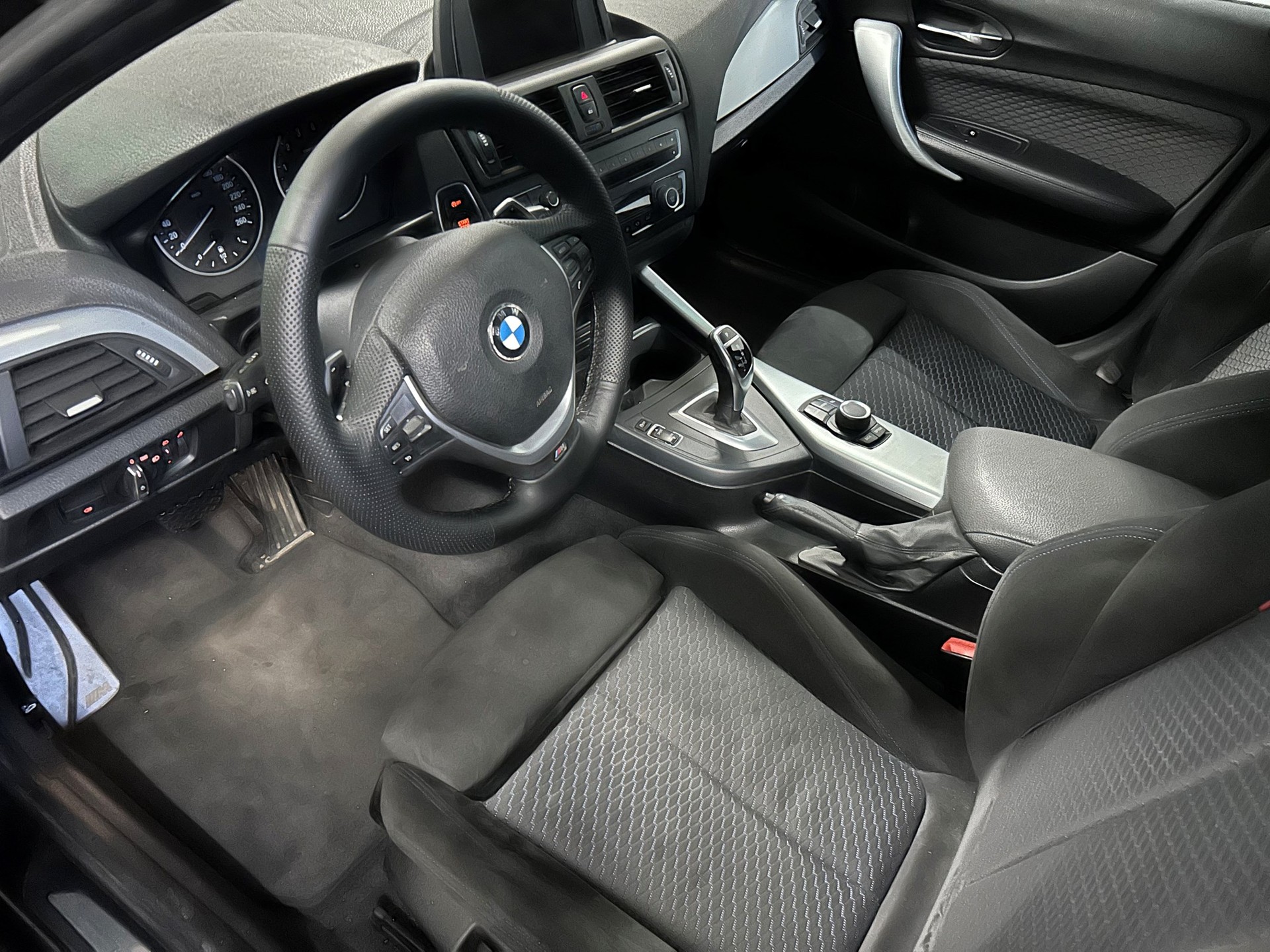 BMW M135i xDrive Steptronic-image-9