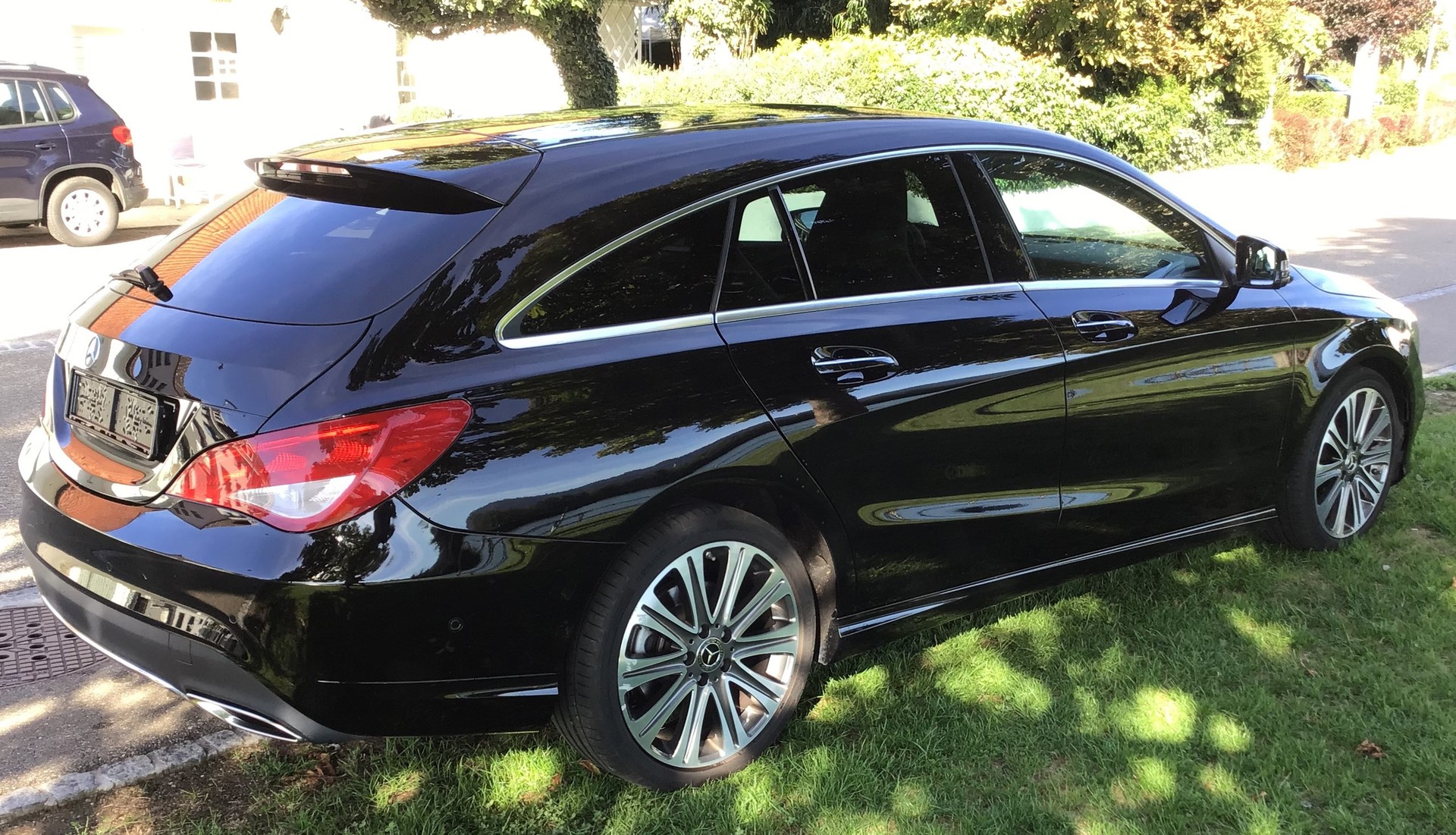 MERCEDES-BENZ CLA 220 D SB 7G-DCT Urban-image-4