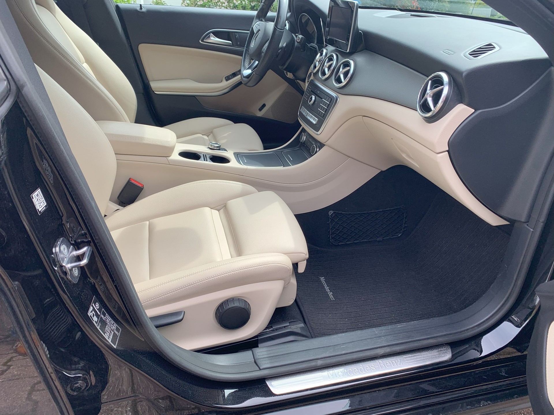 MERCEDES-BENZ CLA 220 D SB 7G-DCT Urban-image-7
