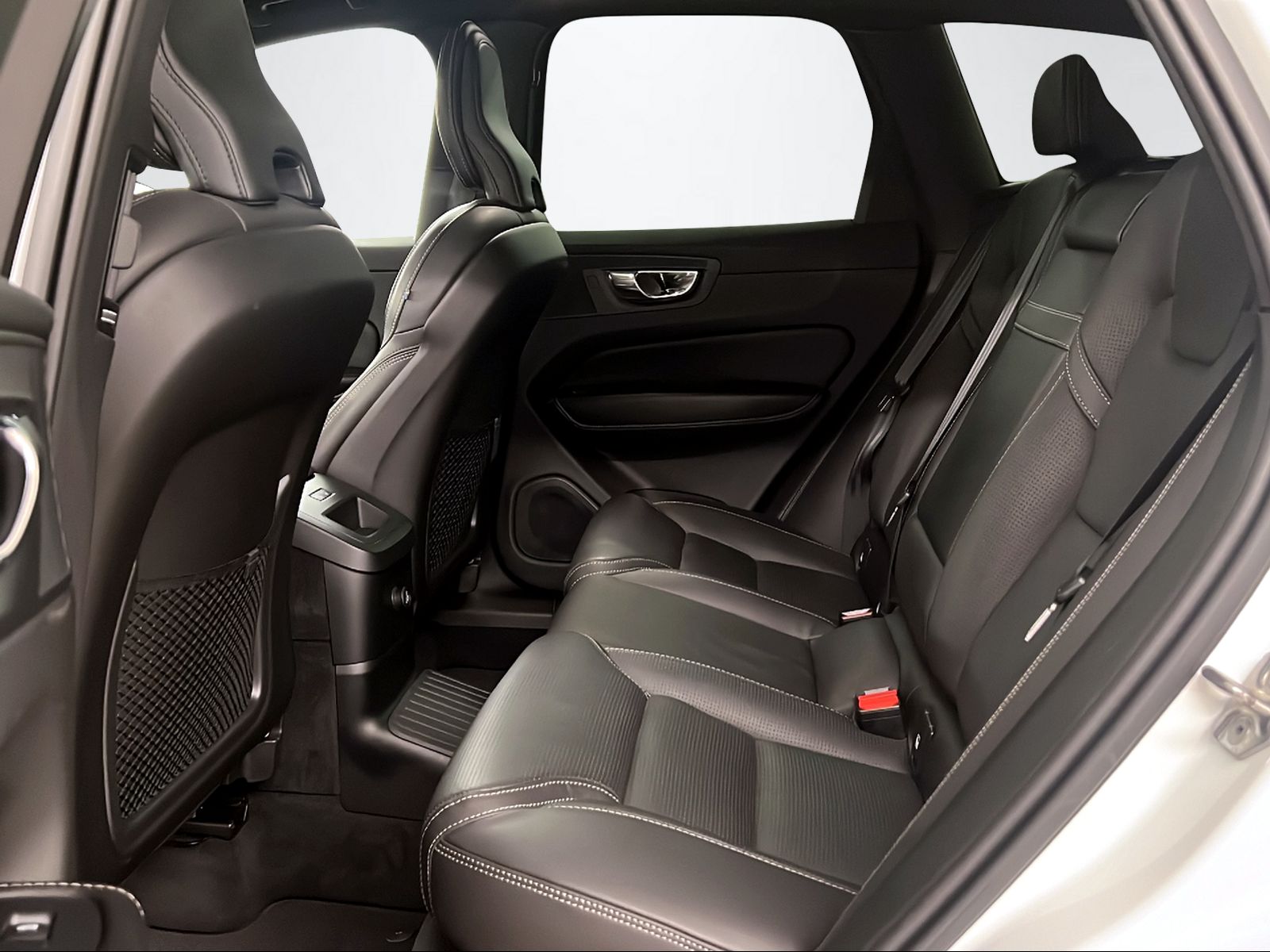 VOLVO XC60 2.0 T8 TE R-Design eAWD-image-10