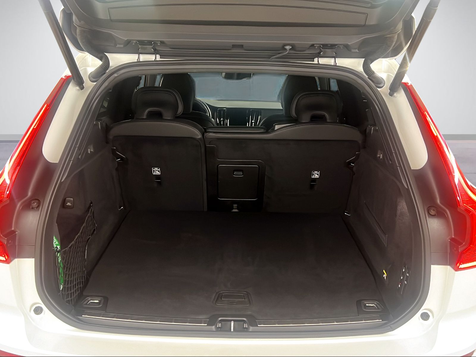 VOLVO XC60 2.0 T8 TE R-Design eAWD-image-5