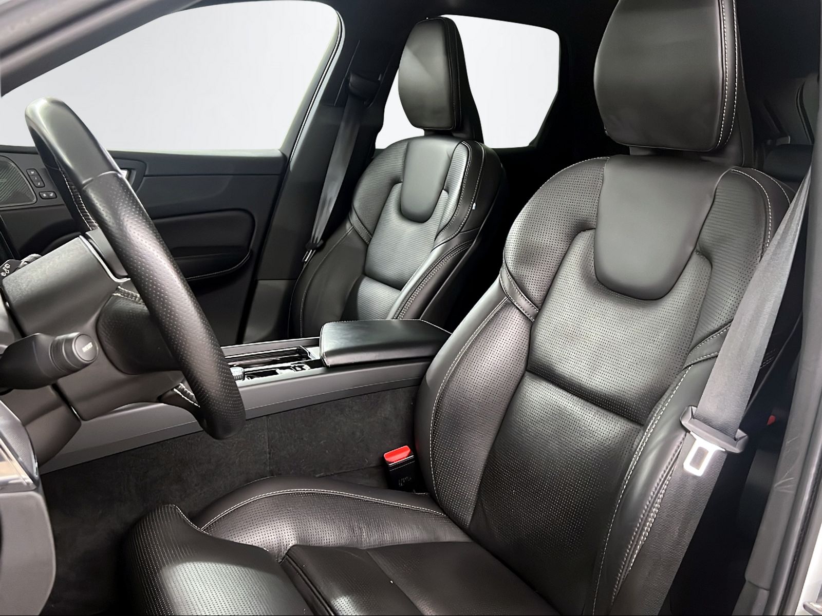 VOLVO XC60 2.0 T8 TE R-Design eAWD-image-14