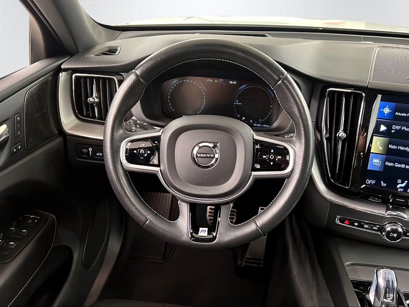 VOLVO XC60 2.0 T8 TE R-Design eAWD-image-12