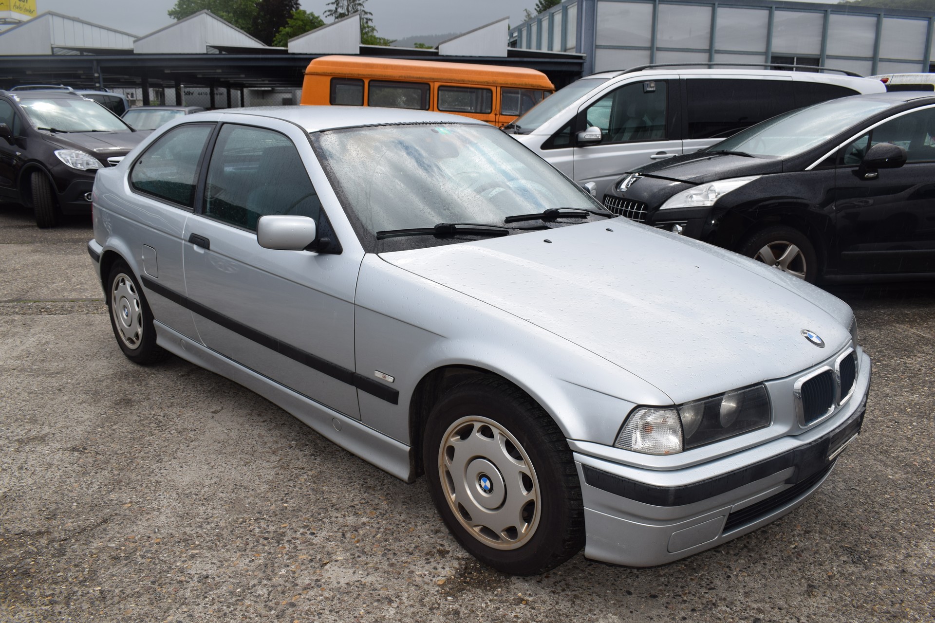 BMW 318ti Compact-image-1